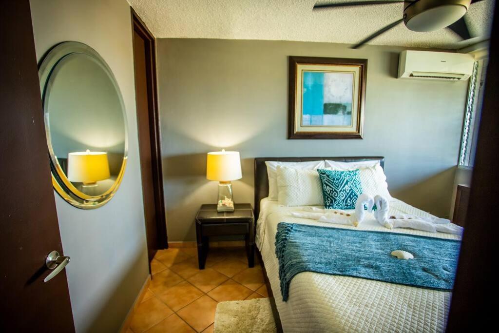 Enchanted Jewel 39 Beachfront Pool Лукильо Екстериор снимка